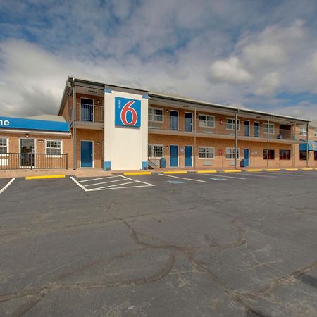 Motel 6-Falls Church, VA - Arlington Boulevard Buitenkant foto