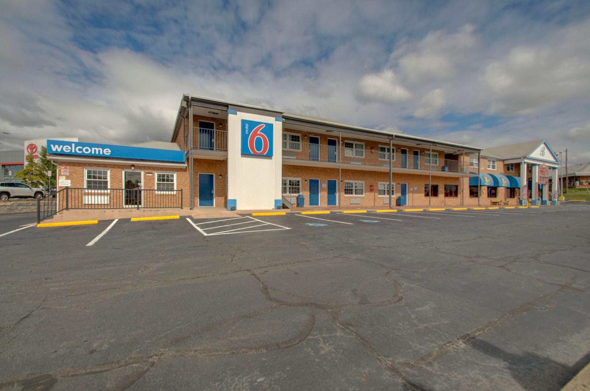 Motel 6-Falls Church, VA - Arlington Boulevard Buitenkant foto